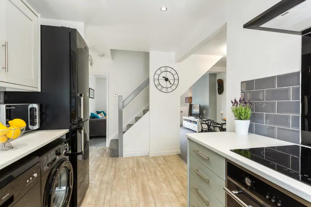 Bright & Spacious With Garden & Parking Nottingham Exterior photo